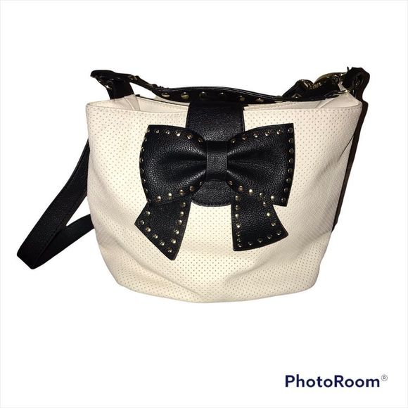 BETSEY JOHNSON White crossbody with studded black bow studded black handle strap - Picture 1 of 6